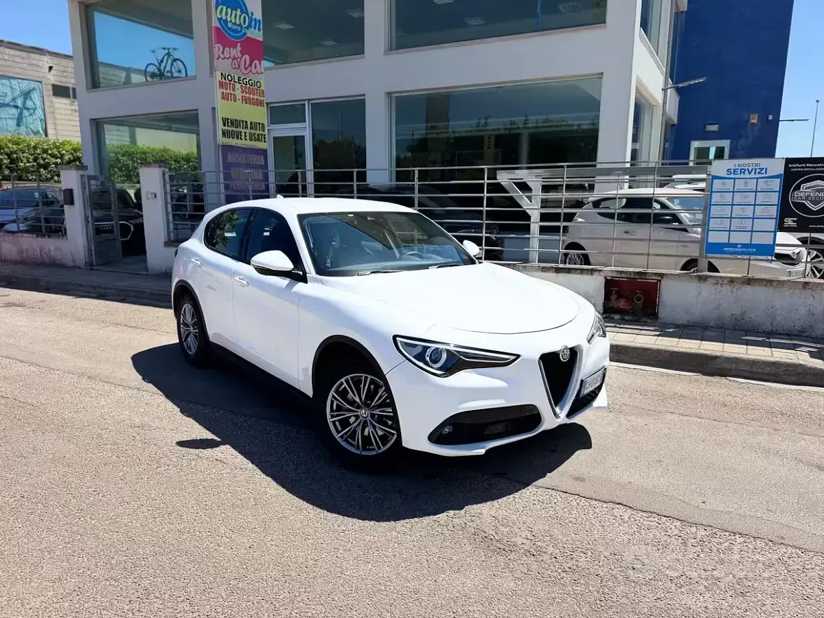 Usata Alfa Romeo Stelvio Business 160 CV (117 kW) 2022 Bianco SUV