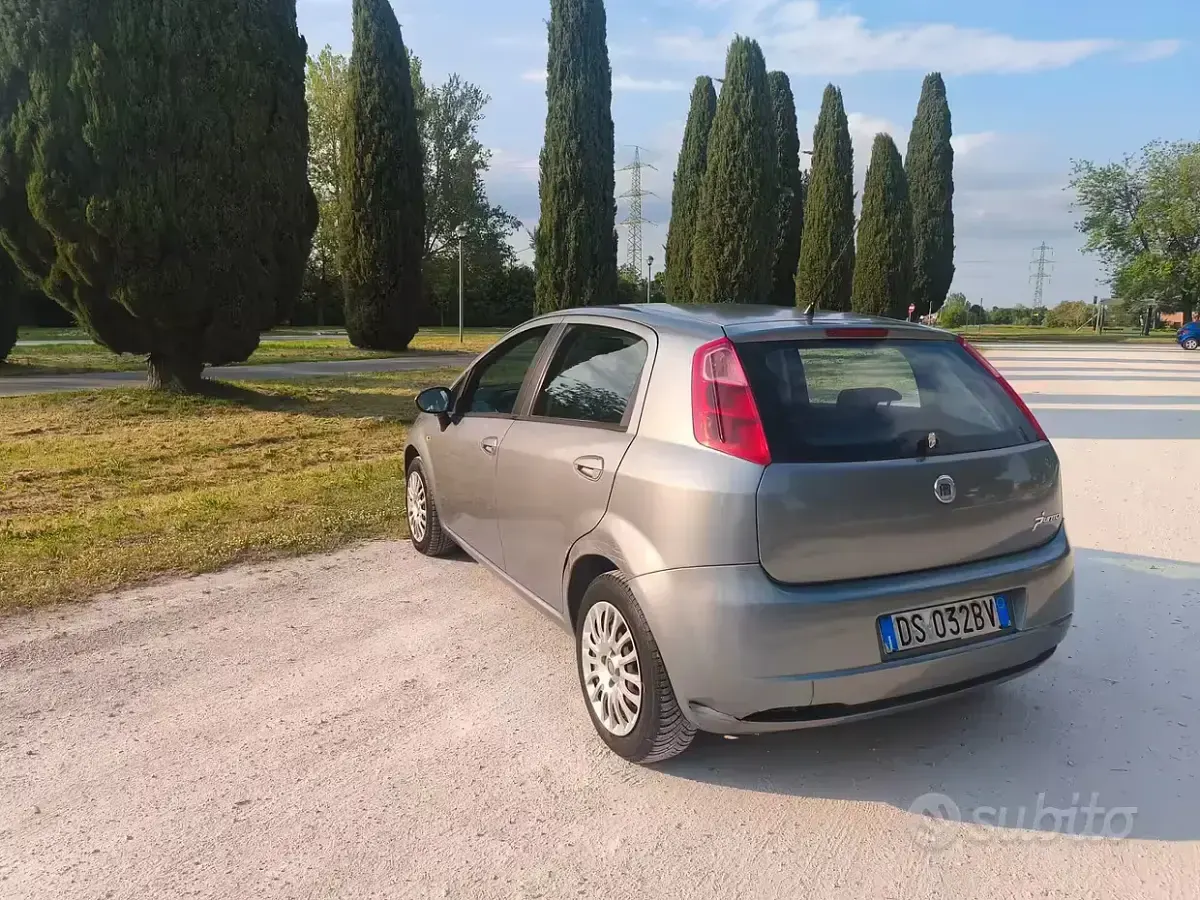 Usata Fiat Grande Punto 70 CV (51 kW) 2008 Grigio Utilitaria