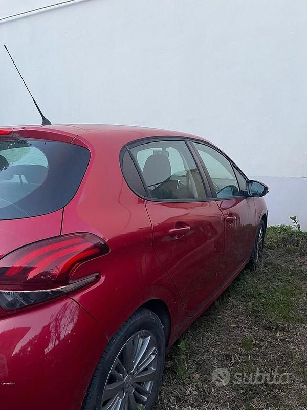 Usata Peugeot 208 82 CV (60 kW) 2016 Rosso Utilitaria
