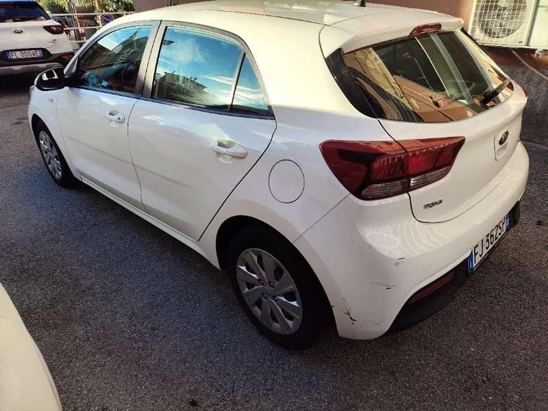 Usata Kia Rio Active 77 CV (56 kW) 2017 Bianco Berlina