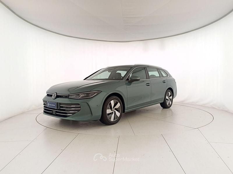 Usata VW Passat Business 150 CV (110 kW) 2024 Verde Station wagon
