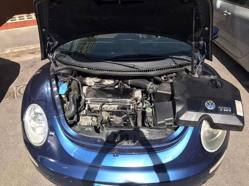 Usata VW New Beetle 105 CV (77 kW) 2007 Blu/azzurro Utilitaria