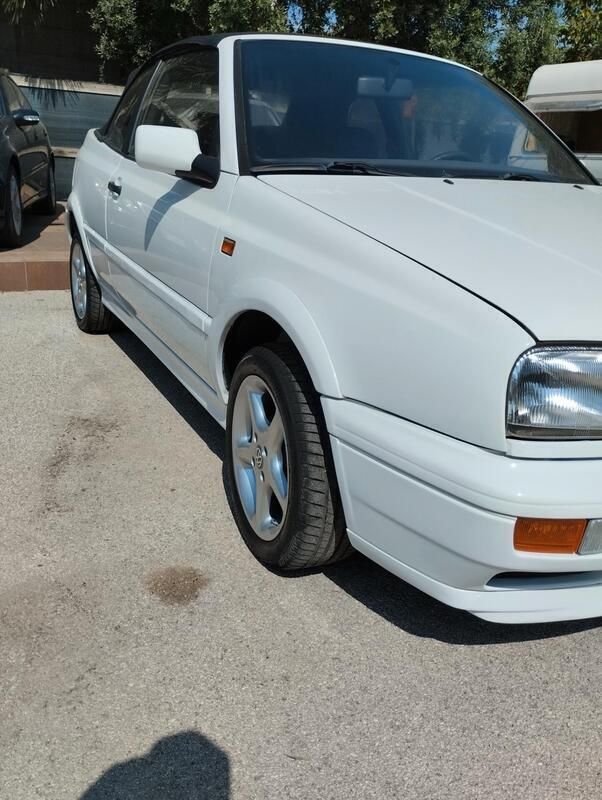 Usata VW Golf Cabriolet 74 CV (54 kW) 1998 Bianco Cabrio