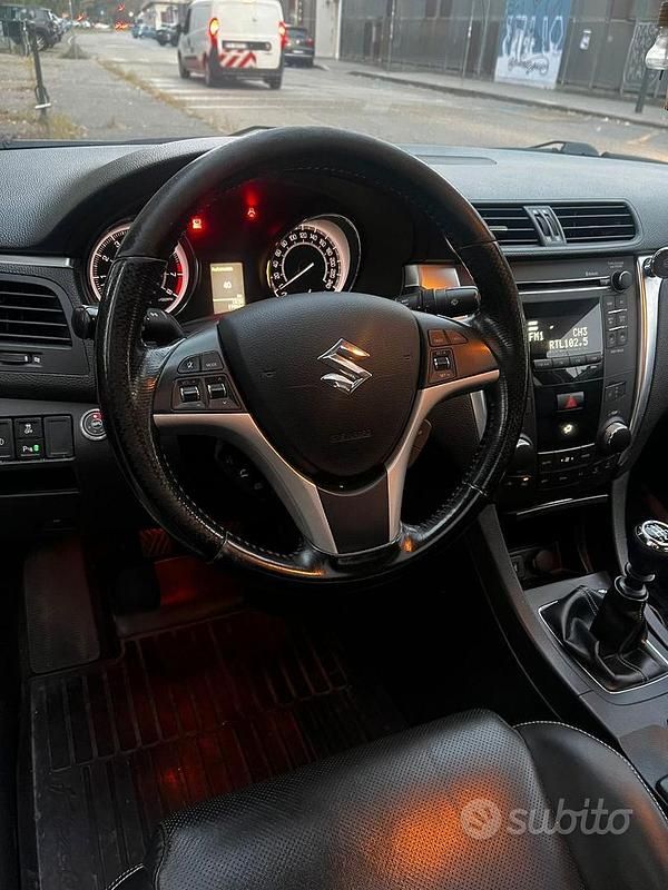 Usata Suzuki Kizashi 178 CV (130 kW) 2014 Bianco Berlina