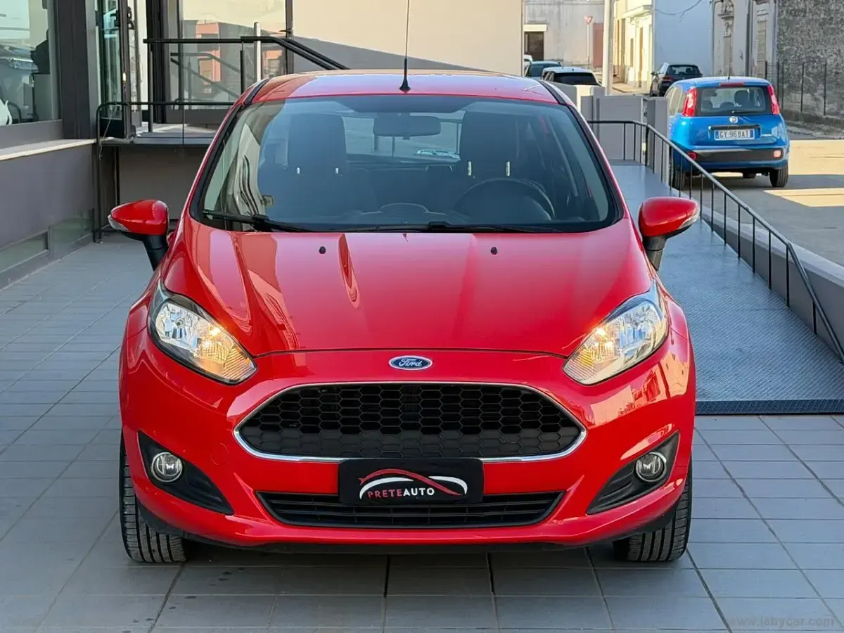 Usata Ford Fiesta 80 CV (58 kW) 2016 Rosso Utilitaria