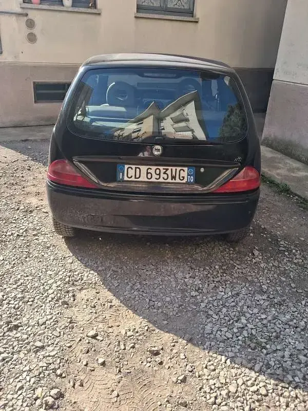 Usata Lancia Ypsilon 80 CV (58 kW) 2002 Utilitaria