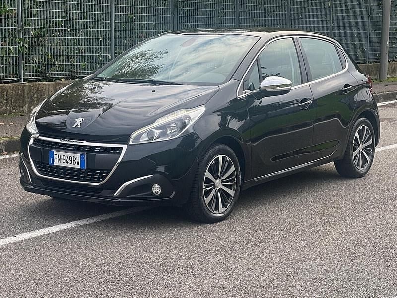 Usata Peugeot 208 75 CV (55 kW) 2018 Nero Utilitaria