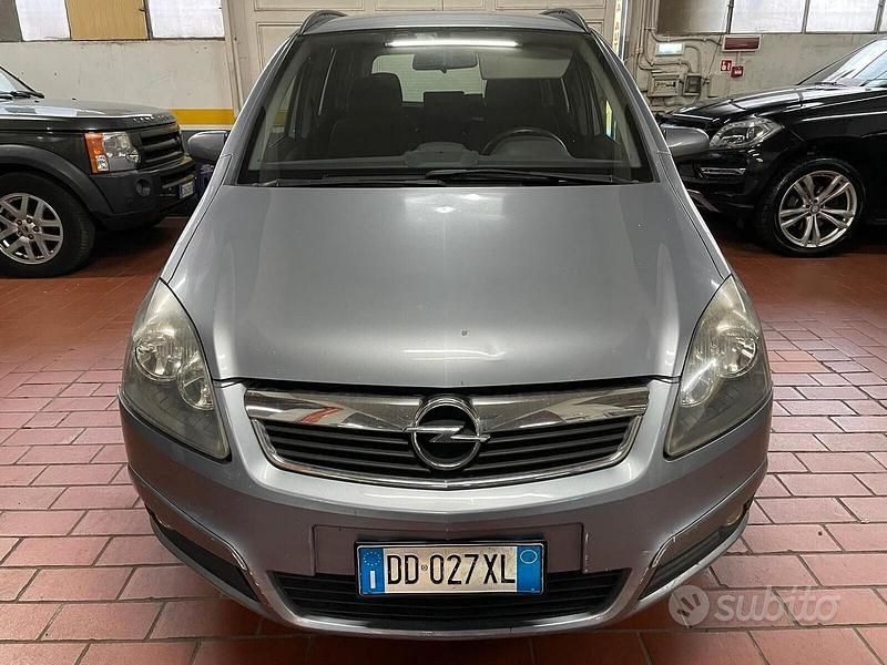 Usata Opel Zafira Cosmo 120 CV (88 kW) 2006 Grigio Monovolume