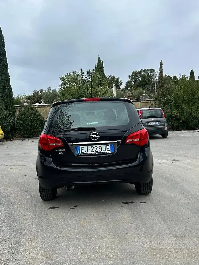 Usata Opel Meriva 90 CV (66 kW) 2011 Nero Monovolume