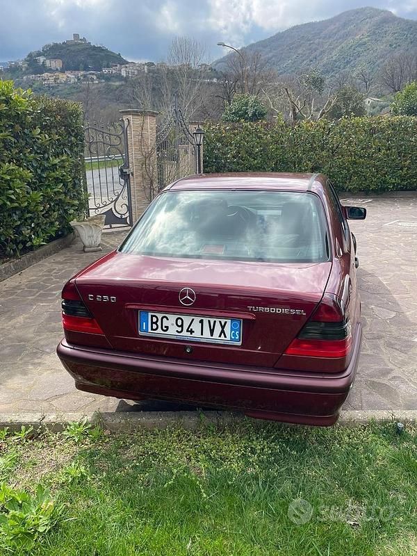 Usata Mercedes C250 113 CV (83 kW) 1999 Rosso Berlina
