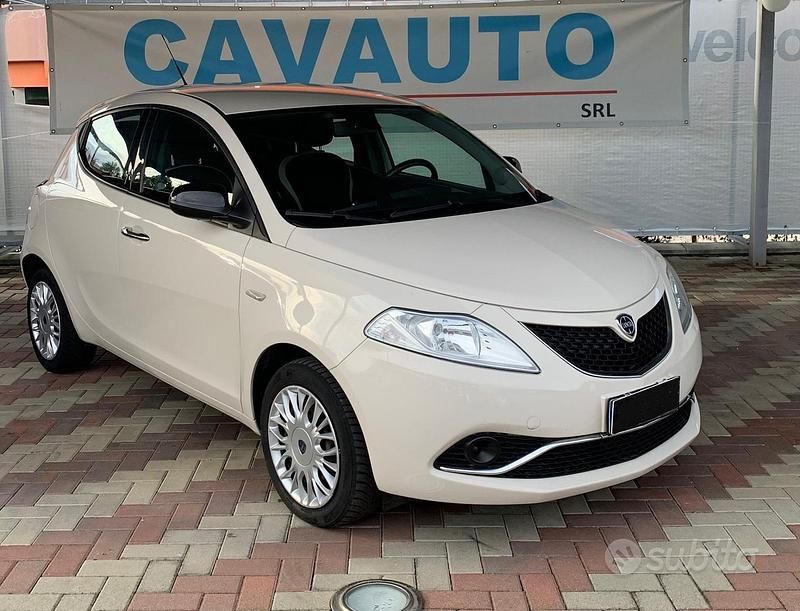 Usata Lancia Ypsilon Gold 69 CV (50 kW) 2016 Bianco Utilitaria