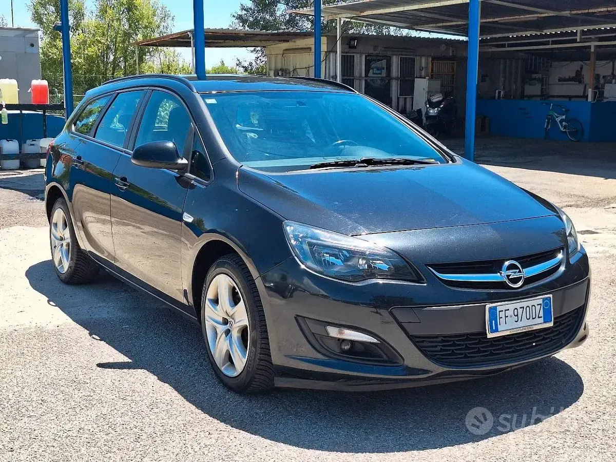 Usata Opel Astra 140 CV (102 kW) 2016 Nero Station wagon