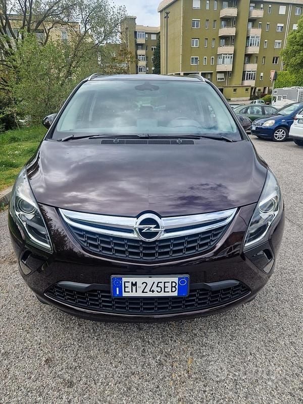Usata Opel Zafira 131 CV (96 kW) 2012 Marrone Monovolume