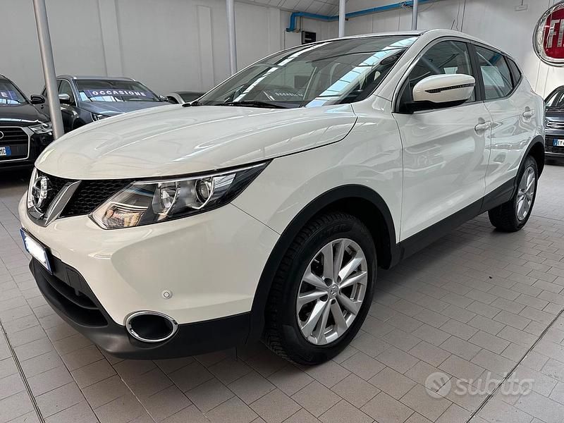 Usata Nissan Qashqai Acenta 131 CV (96 kW) 2015 Bianco SUV