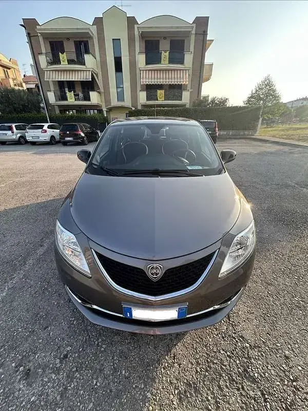 Usata Lancia Ypsilon Silver 95 CV (69 kW) 2016 Grigio Utilitaria
