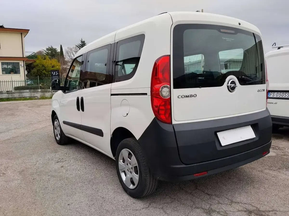 Usata Opel Combo 90 CV (66 kW) 2016 Bianco Monovolume