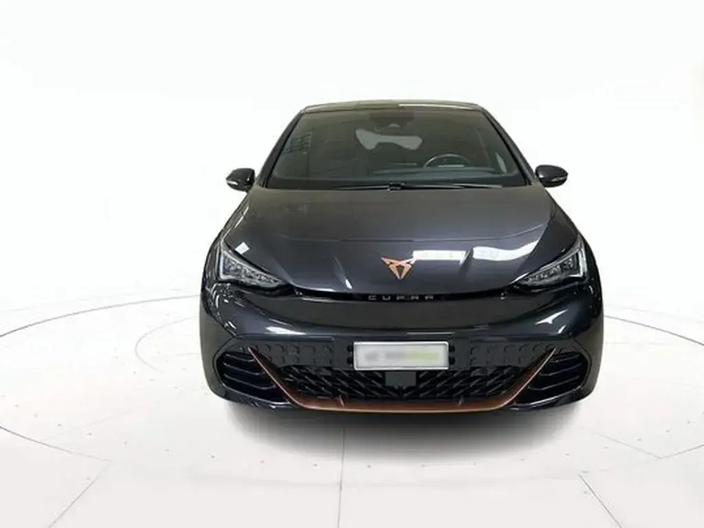 Usata Cupra Born 69 kW (95 CV) 2023 Grigio / pastello Utilitaria