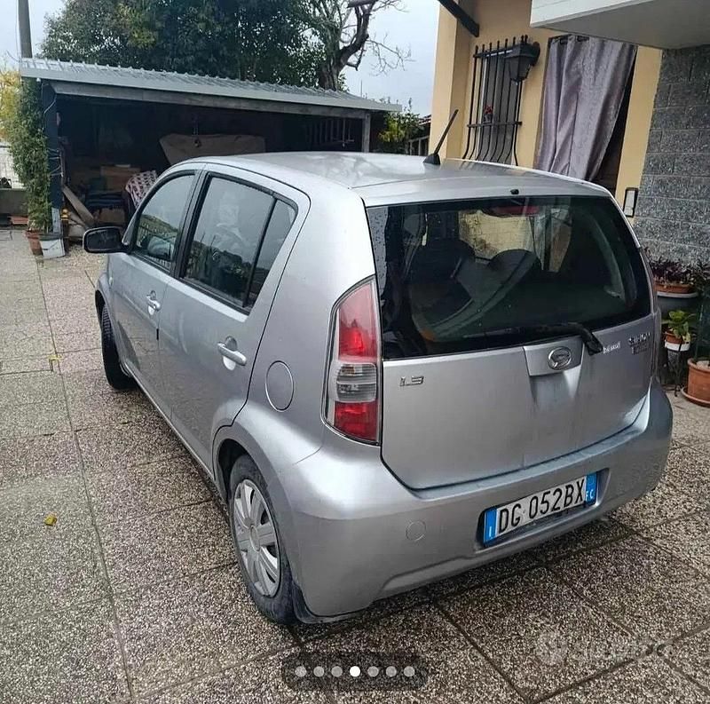 Usata Daihatsu Sirion 87 CV (63 kW) 2007 Grigio Utilitaria