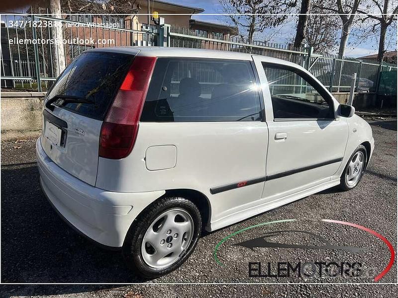 Usata Fiat Punto 133 CV (97 kW) 1995 Bianco Berlina