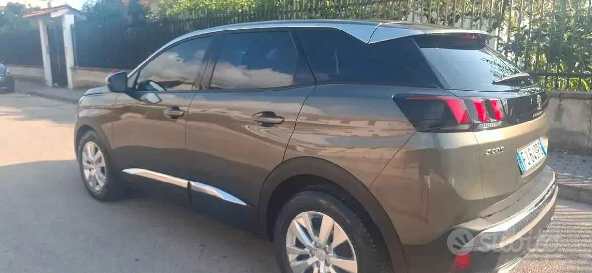 Usata Peugeot 3008 S 120 CV (88 kW) 2017 Verde SUV