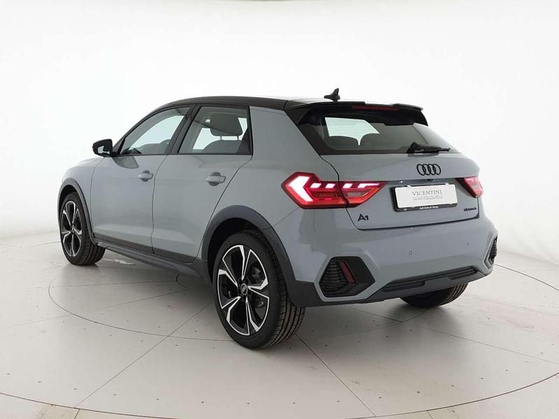 Nuova Audi A1 116 CV (85 kW) 2026 Grigio freccia perla nero mito Berlina