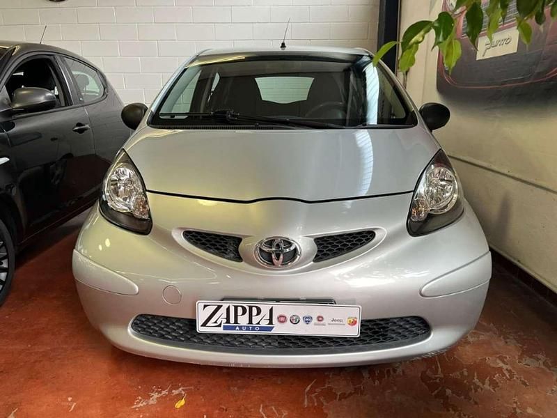 Usata Toyota Aygo 68 CV (50 kW) 2007 Grigio Utilitaria