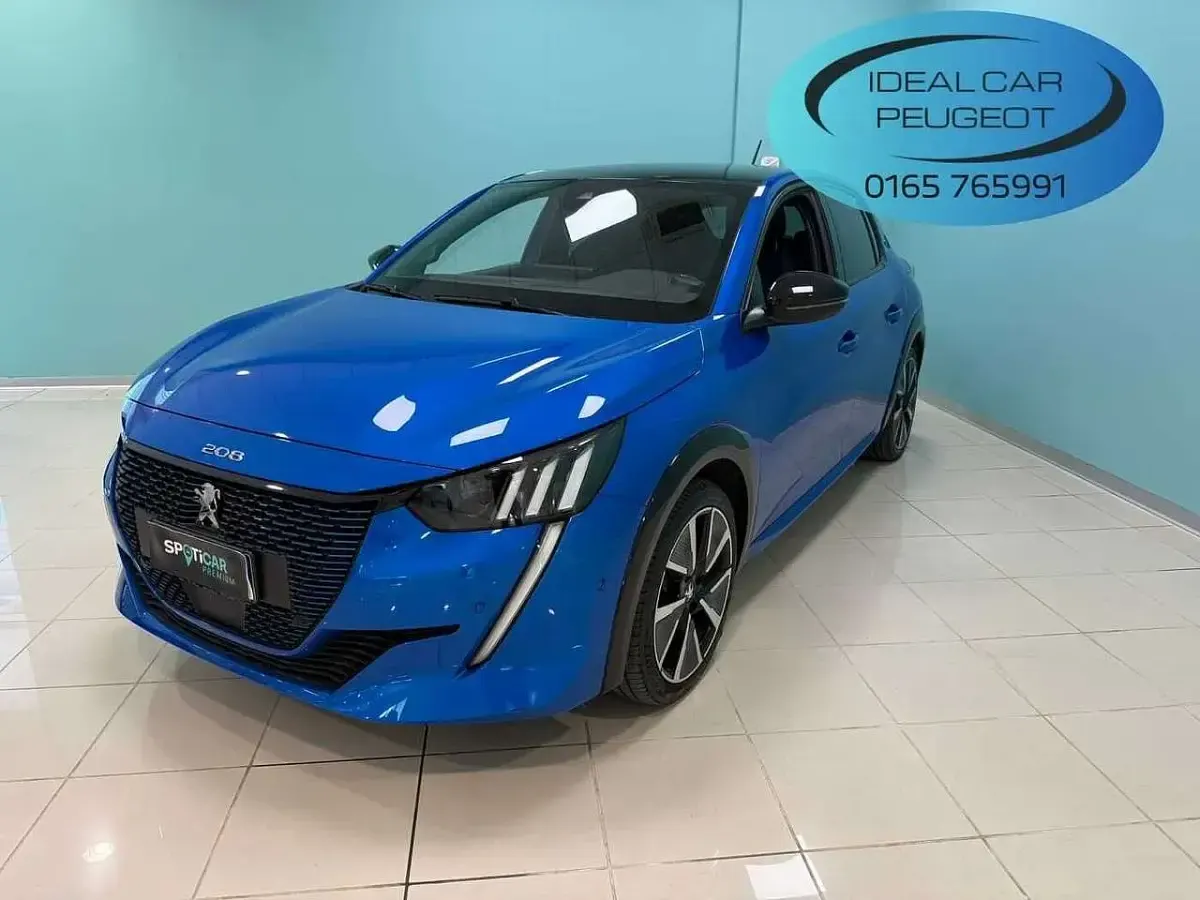 Usata Peugeot e-208 GT 56 kW (77 CV) 2022 Blu Utilitaria