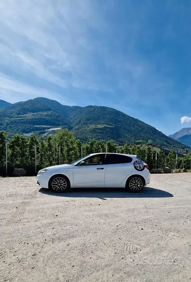 Usata Alfa Romeo Giulietta 120 CV (88 kW) 2018 Nero Utilitaria