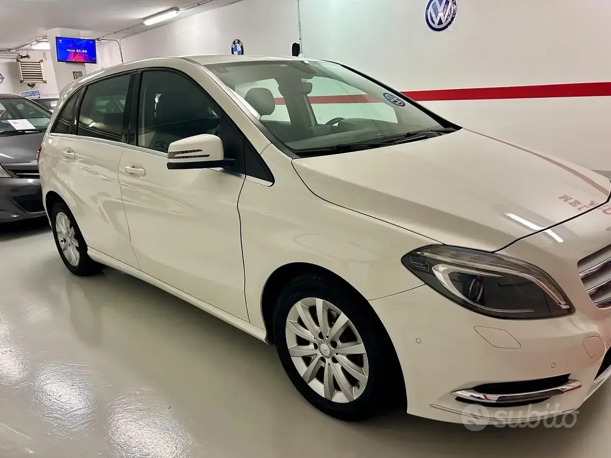 Usata Mercedes B200 Premium 136 CV (100 kW) 2015 Bianco Utilitaria