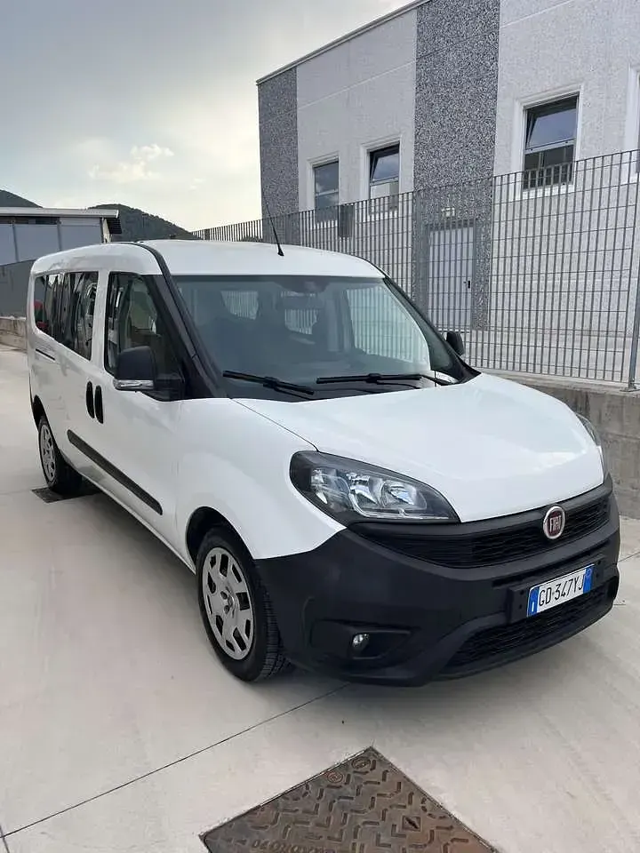 Usata Fiat Doblò Lounge 120 CV (88 kW) 2021 Other Monovolume