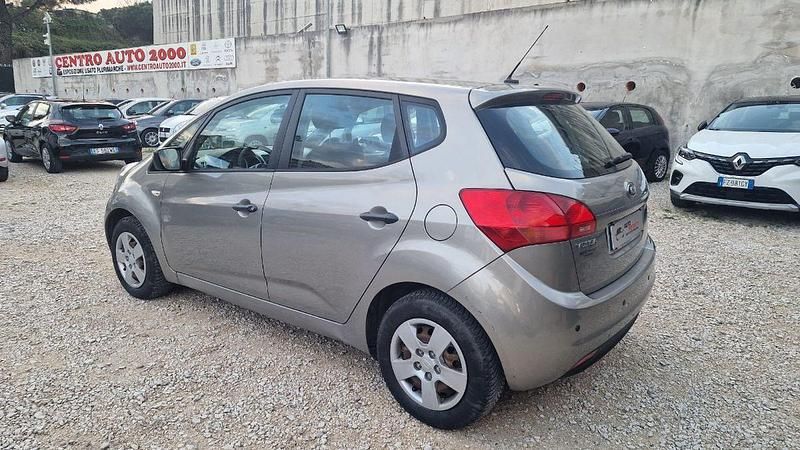 Usata Kia Venga 89 CV (65 kW) 2013 Grigio Utilitaria