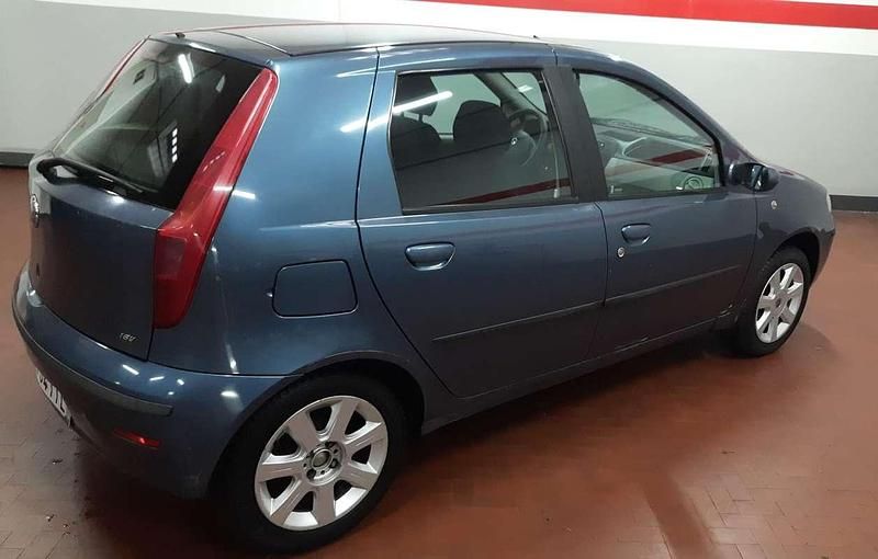 Usata Fiat Punto Dynamic 95 CV (69 kW) 2003 Blu/azzurro Utilitaria