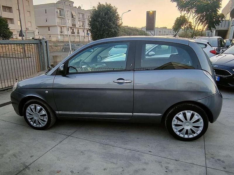 Usata Lancia Ypsilon Platinum 75 CV (55 kW) 2011 Grigio Utilitaria