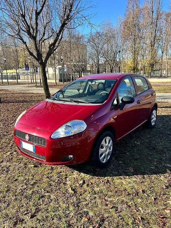 Usata Fiat Grande Punto Active 77 CV (56 kW) 2010 Utilitaria