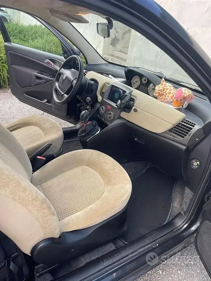 Usata Lancia Ypsilon 60 CV (44 kW) 2003 Bluazzurro Utilitaria