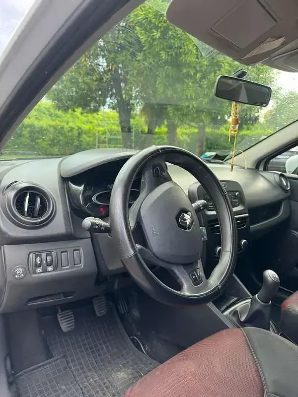 Usata Renault Clio IV 73 CV (53 kW) 2015 Berlina