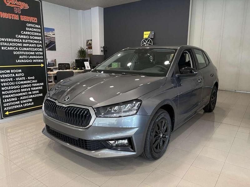 Gray Nuova 2025 Skoda Fabia Due volumi | 19.900 € (Buon prezzo) - Immagine 1/4