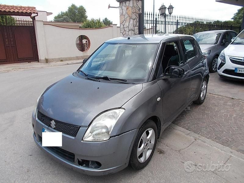 Usata Suzuki Swift GL 92 CV (67 kW) 2005 Grigio Utilitaria