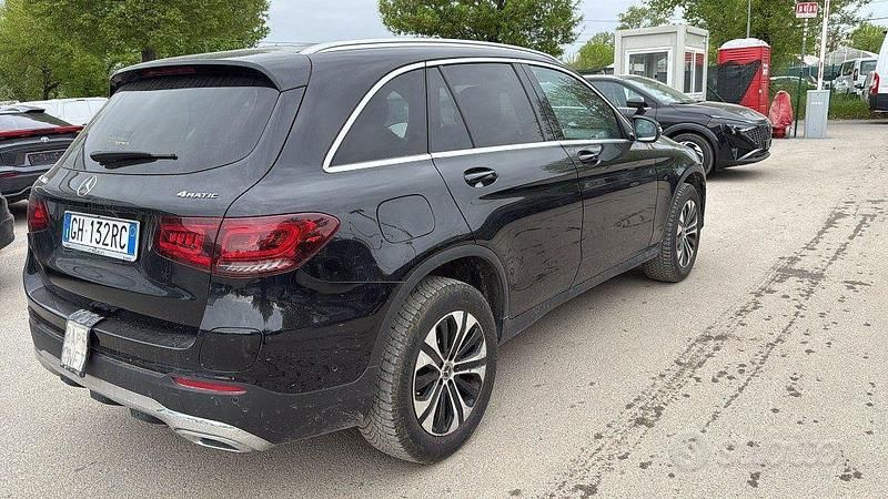 Usata Mercedes GLC300e Business 211 CV (155 kW) 2022 Nero SUV