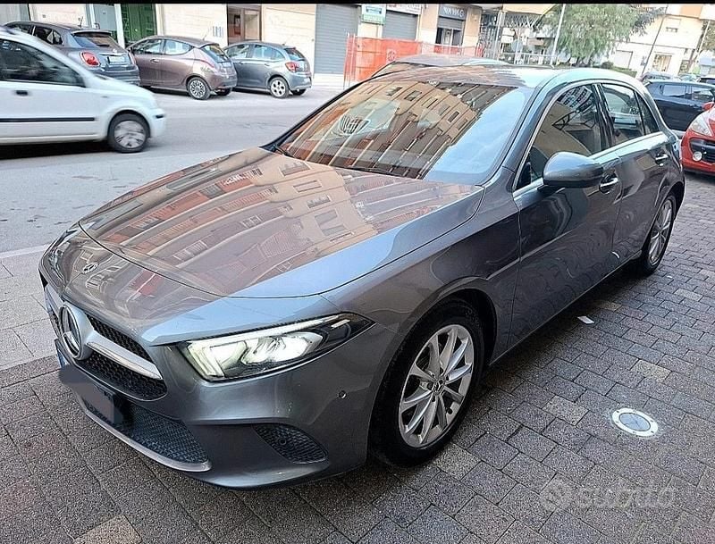 Usata Mercedes A180 116 CV (85 kW) 2020 Grigio Berlina