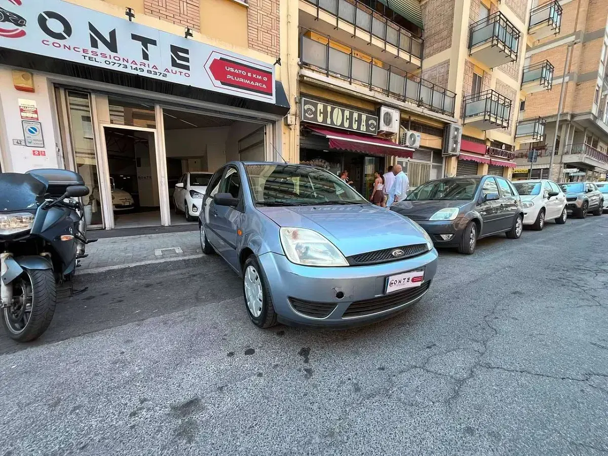 Usata Ford Fiesta 75 CV (55 kW) 2005 Grigio Utilitaria