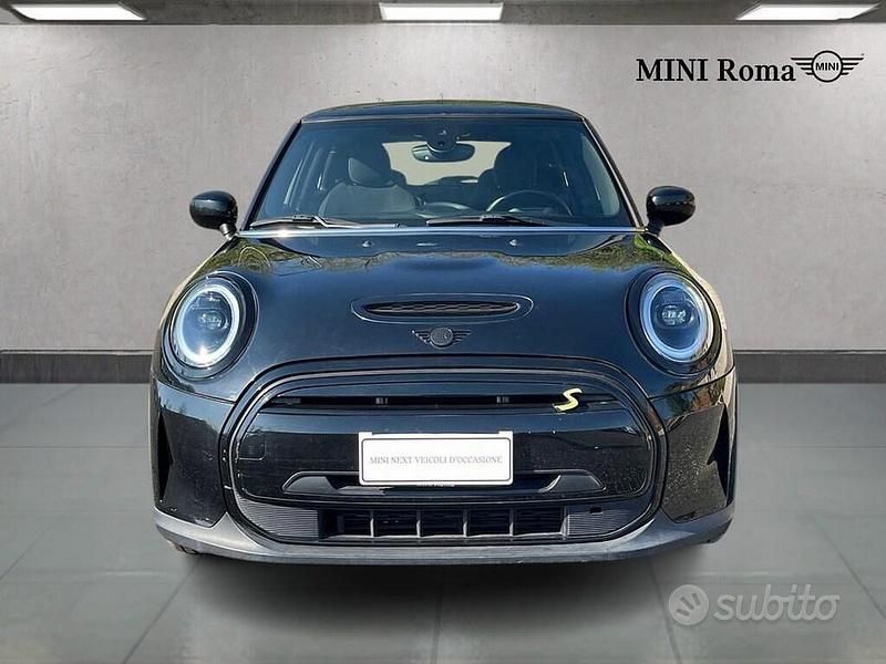 Usata Mini Cooper SE Classic 135 kW (184 CV) 2023 Midnight black ii Utilitaria
