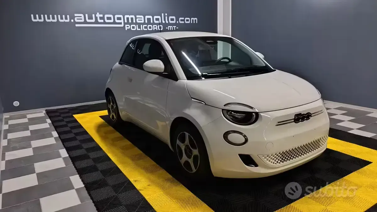 Usata Fiat 500e La Prima 42 kW (58 CV) 2021 Bianco Utilitaria