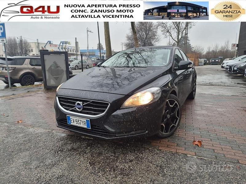 Usata Volvo V40 Kinetic 115 CV (84 kW) 2014 Nero Berlina