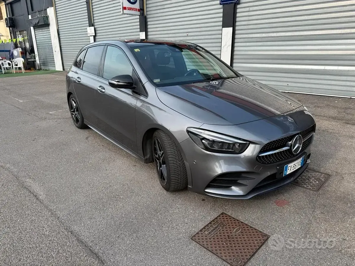 Usata Mercedes B180 Premium 116 CV (85 kW) 2019 Grigio Utilitaria