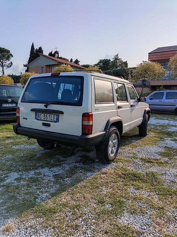 Usata Jeep Cherokee Sport 116 CV (85 kW) 1999 Bianco SUV