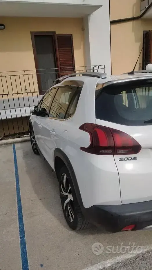 Usata Peugeot 2008 Allure 120 CV (88 kW) 2017 Bianco SUV