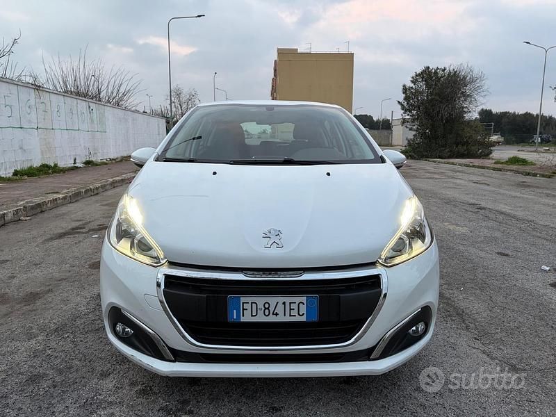 Usata Peugeot 208 81 CV (59 kW) 2016 Bianco Utilitaria