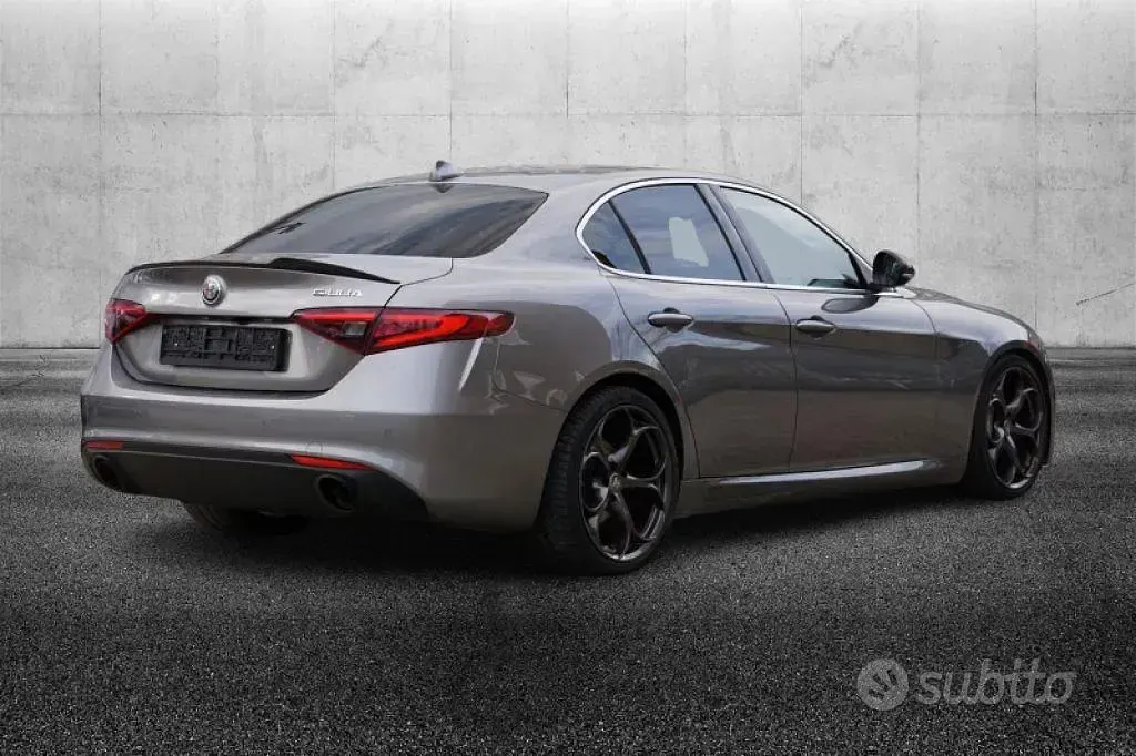 Usata Alfa Romeo Giulia Super 201 CV (147 kW) 2020 Grigio metallizzato Berlina