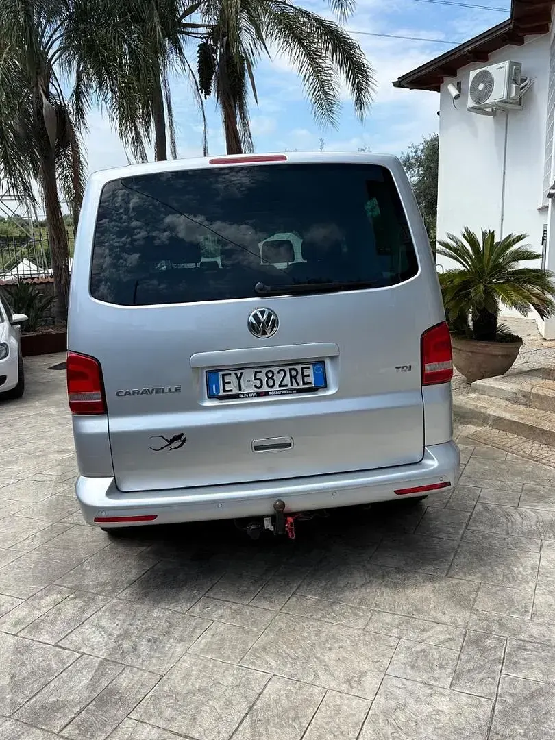 Usata VW Caravelle 140 CV (102 kW) 2015 Grigio Furgone